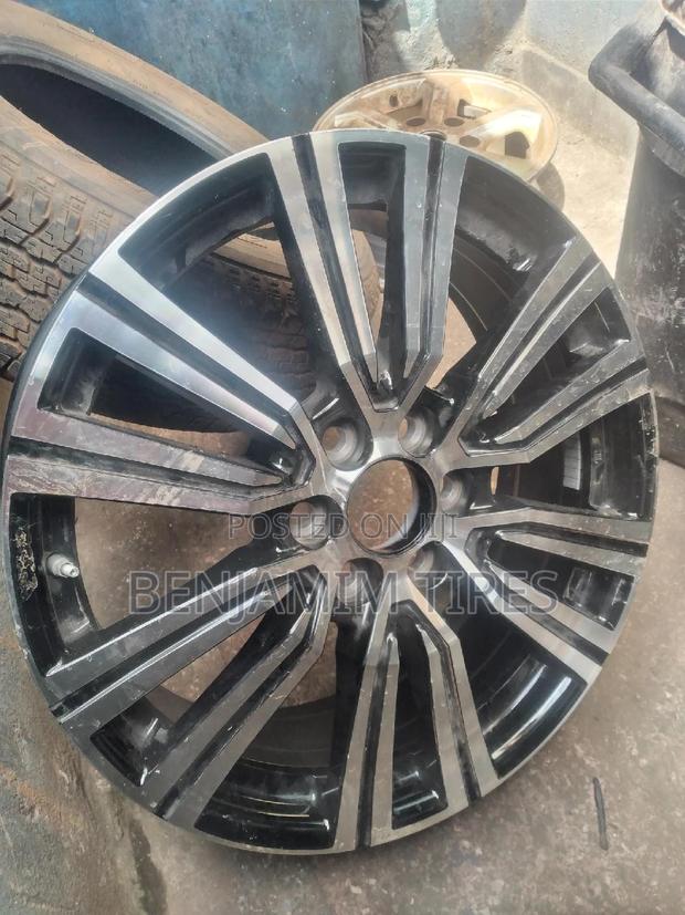 Original Rim Size 22 Inch for the New Landcruiser V8.