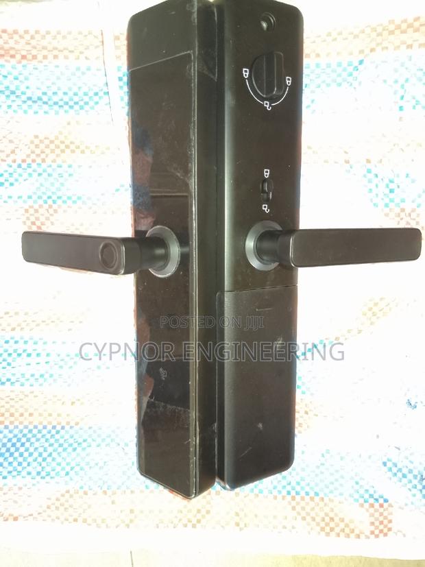 Fingerprint Haven Personalized Access Airbnbs Smartlocks - main view