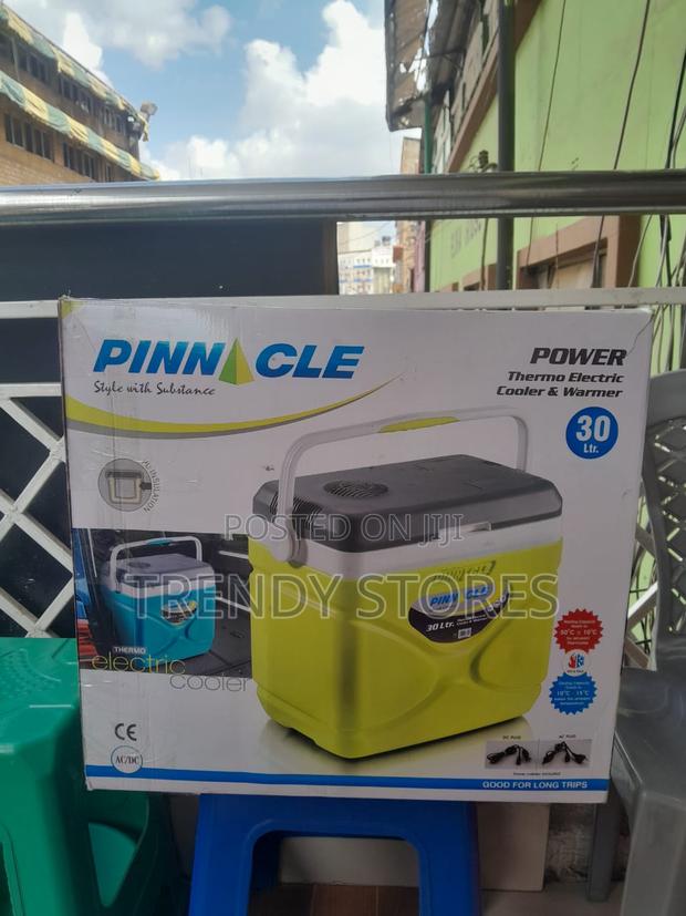 Pinnacle 30 L Cooler Box - main view