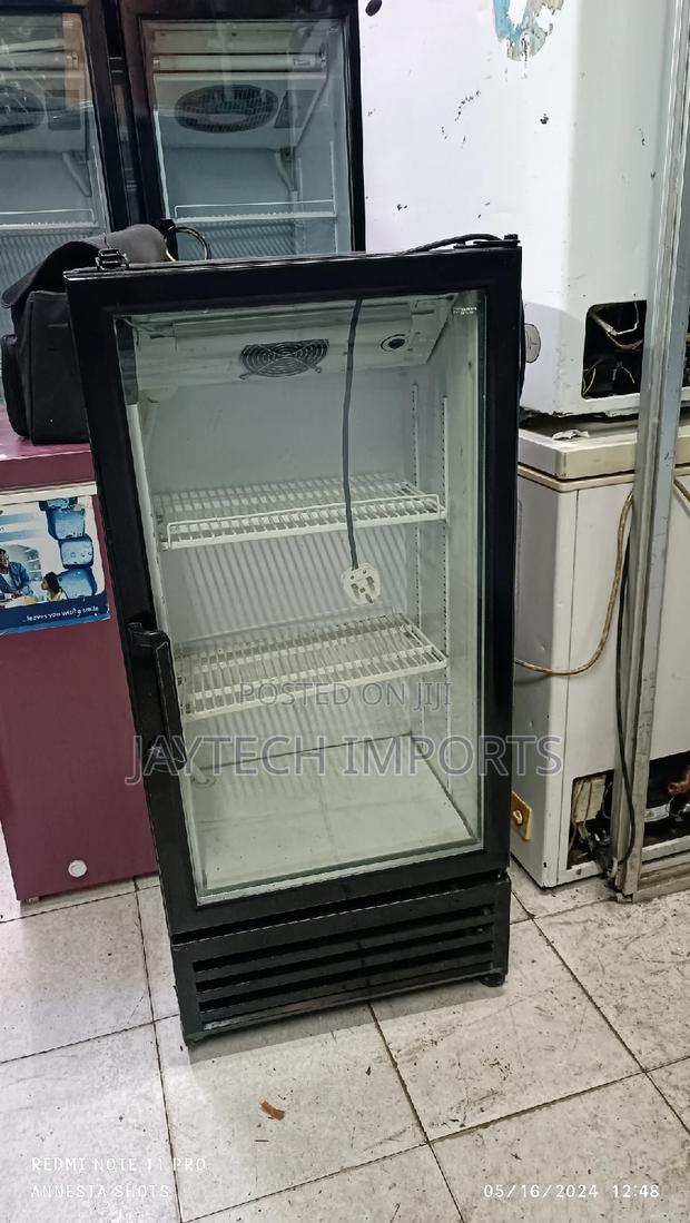Well Maintained Display Fridge - thumbnail 2