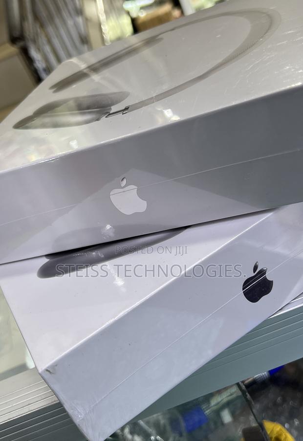 White/Silver Apple Airpods Max. - thumbnail 2