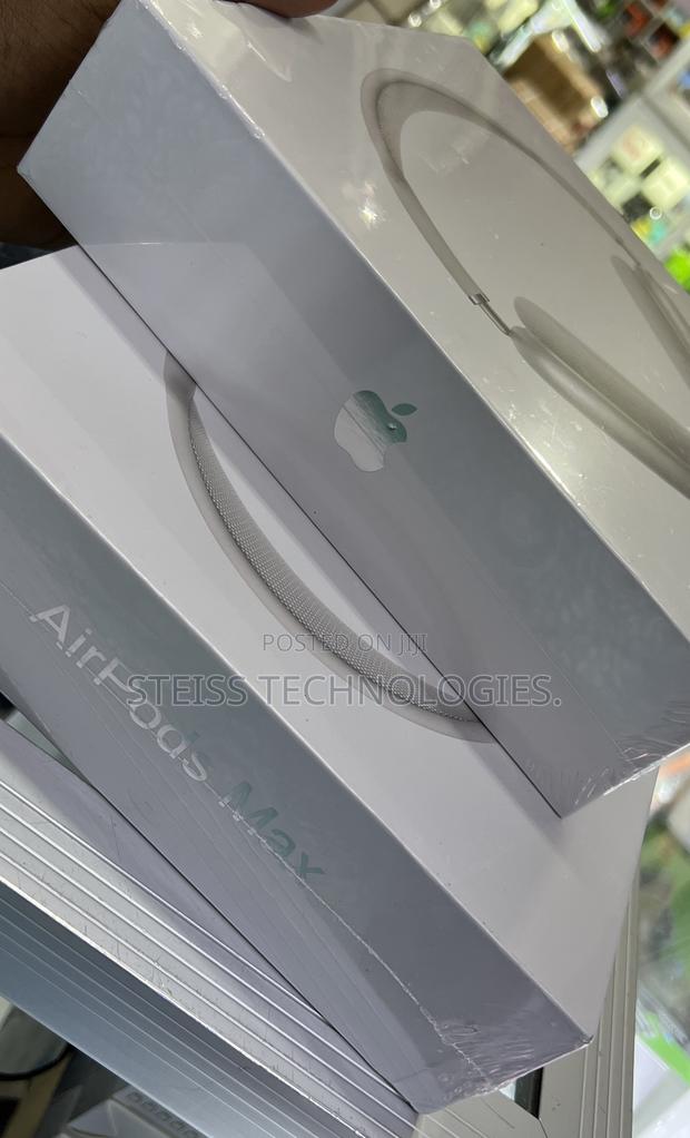 White/Silver Apple Airpods Max. - thumbnail 3