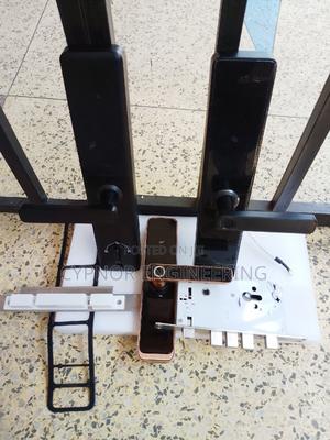 Tech-Savvy Hotel Room Security Smart Locks Safety Assurance - thumbnail 2