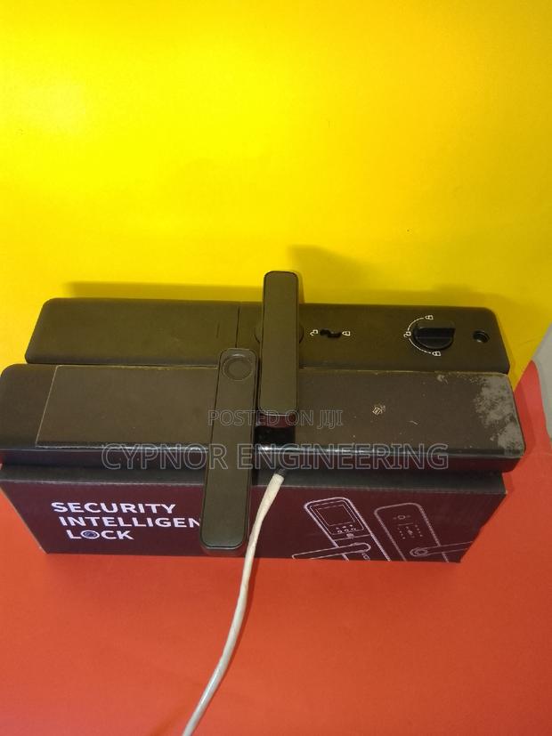 Keyless Sanctuary Biometric Locks Offer Safe Homecomings - main view