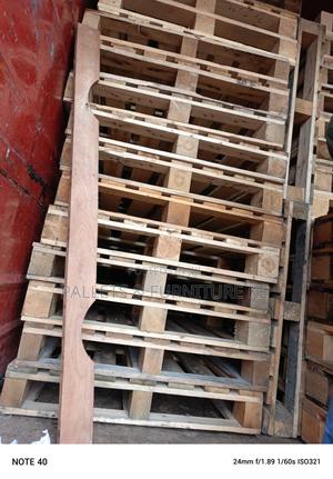 Wooden Shipping Pallets - thumbnail 2