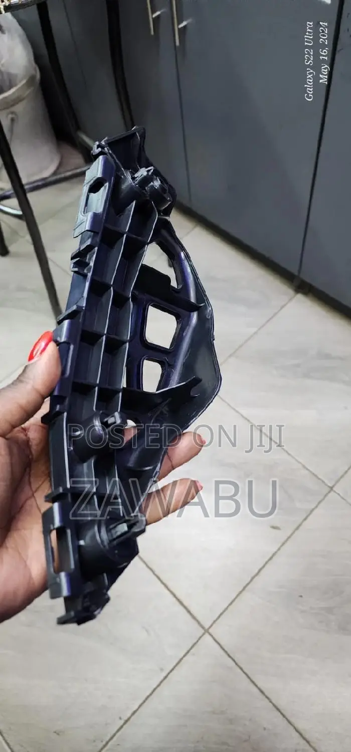 Front Bumper Slide/Bracket Auris 2017 -