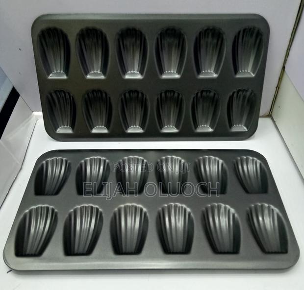 High Quality 12 Slots Nonstick Cookie Madeleines Baking Tin - thumbnail 2