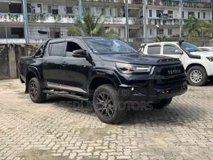 Toyota Hilux 2022 Black
