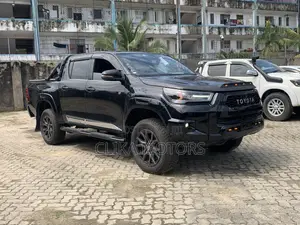 Toyota Hilux 2022 Black