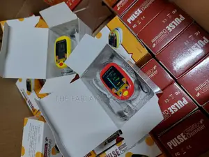PULSE OXIMETER PEDIATRIC - Yellow and Red.