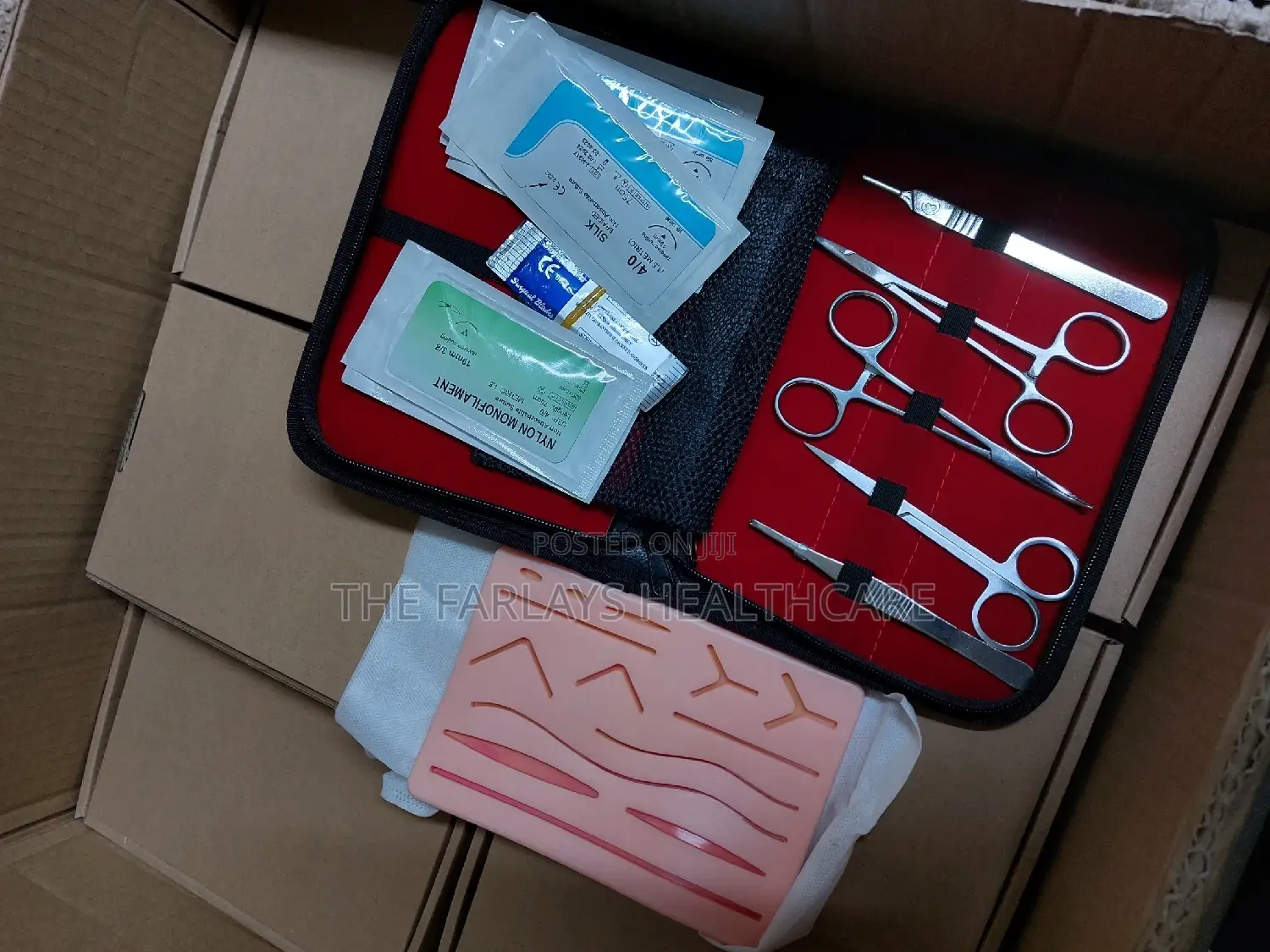Stitching Set With Sutures and Silicone Pad