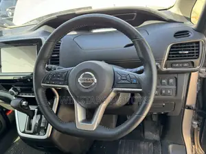 Nissan Serena 2018 Gold