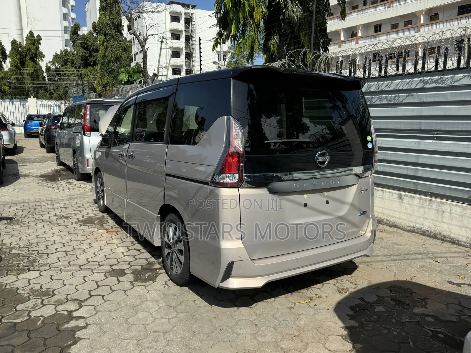 Nissan Serena 2018 Gold