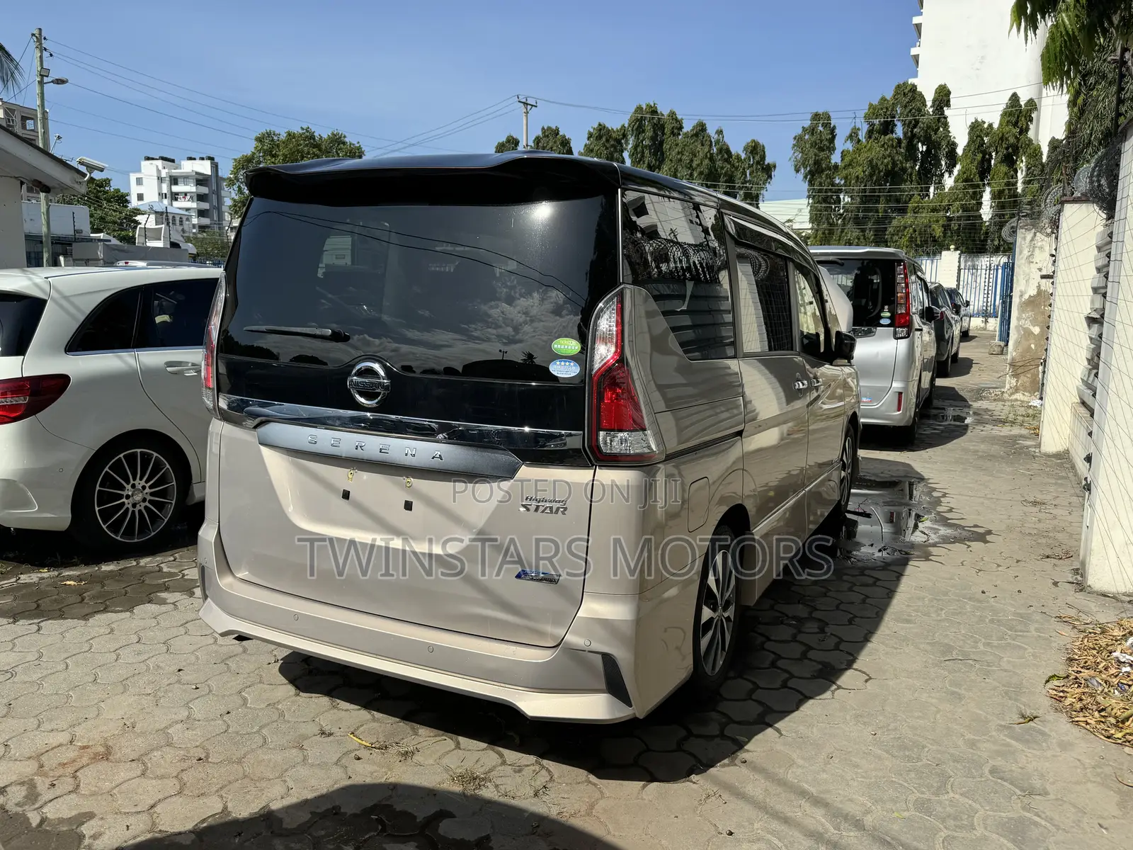 Nissan Serena 2018 Gold