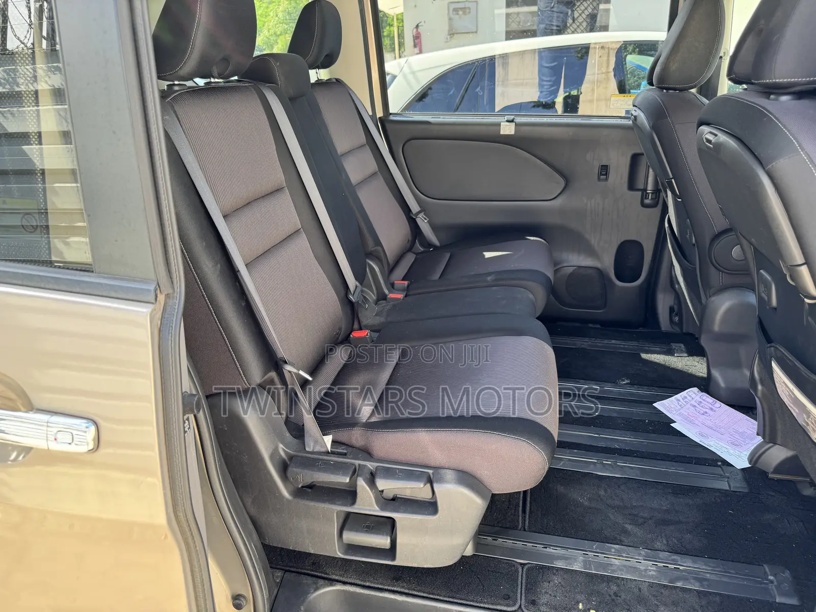 Nissan Serena 2018 Gold