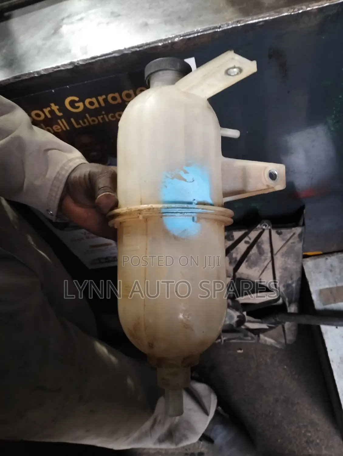 1kd Hilux Washer Radiator Bottle