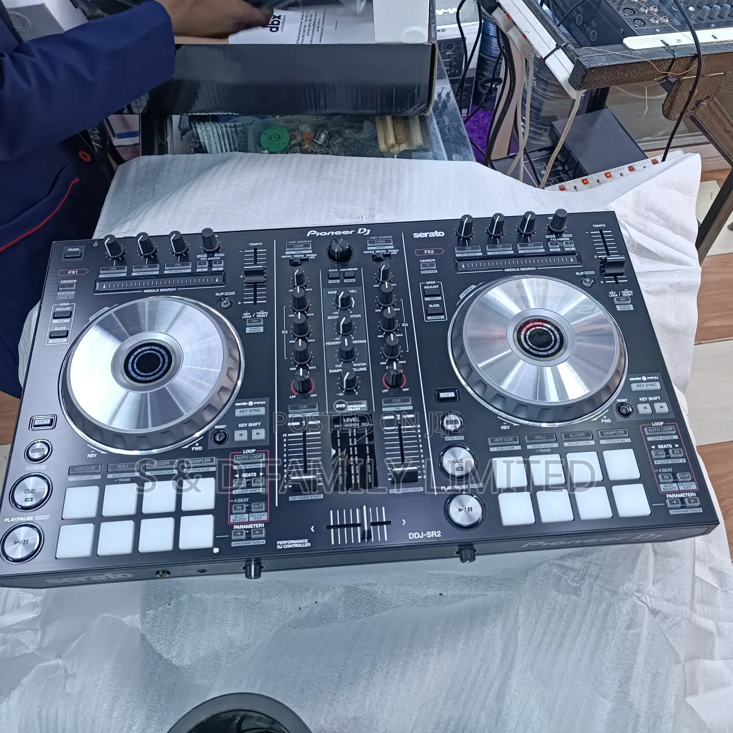 Pioneer SR2 DJ Controller