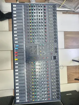 Soundcraft SXM-2400 24channel Plain Mixer