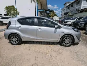 Toyota Aqua 2017 Silver