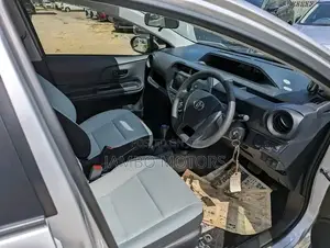 Toyota Aqua 2017 Silver