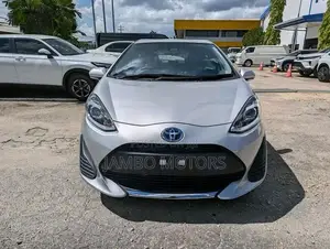 Toyota Aqua 2017 Silver