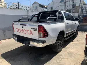Toyota Hilux SR5 4x4 2016 White