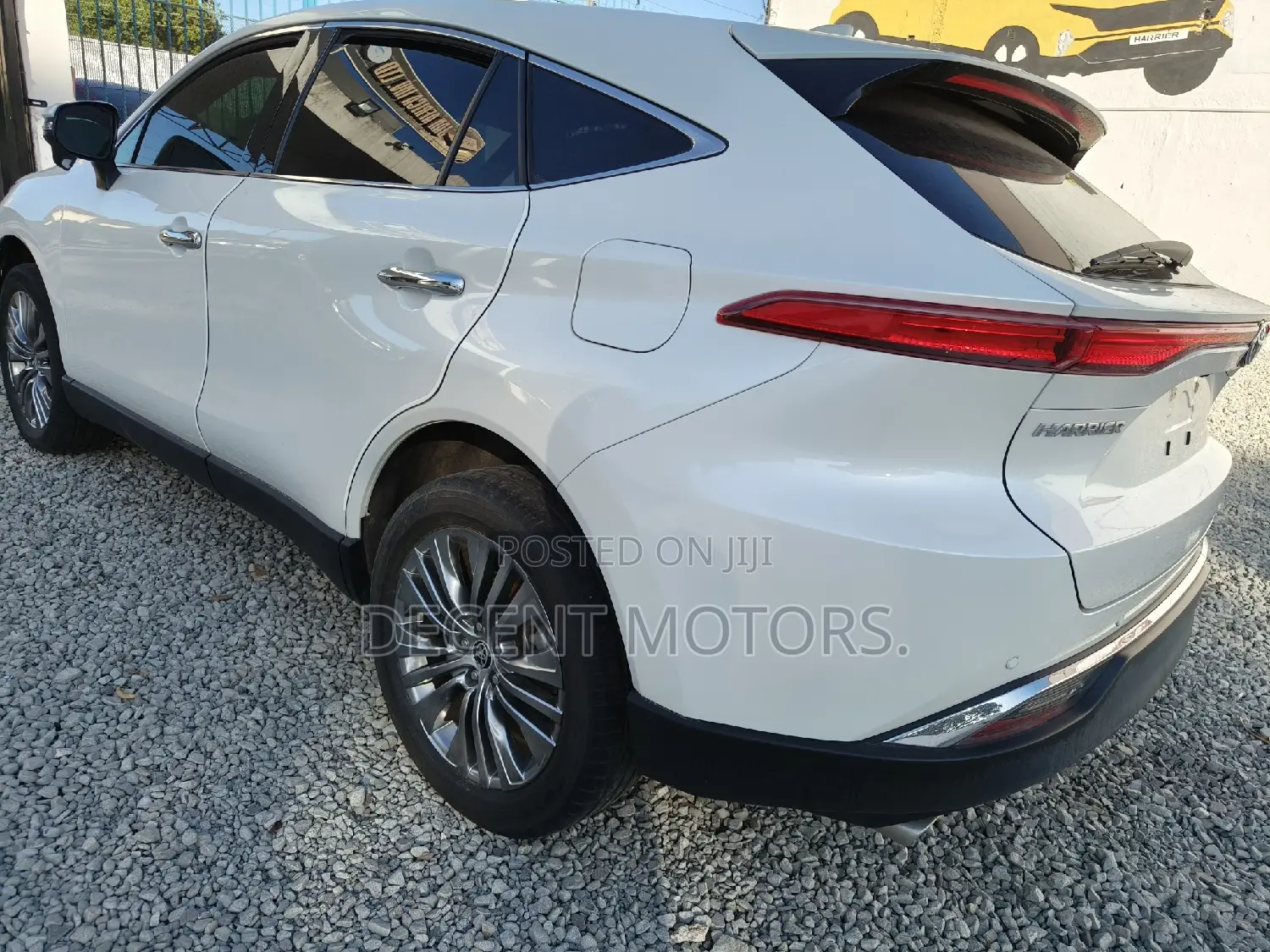 Toyota Harrier 2.5 Hybrid 2020 White