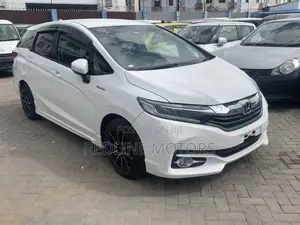 Honda Shuttle 1.5 Hybrid 2WD 2017 White