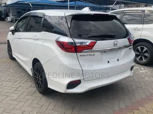 Honda Shuttle 1.5 Hybrid 2WD 2017 White