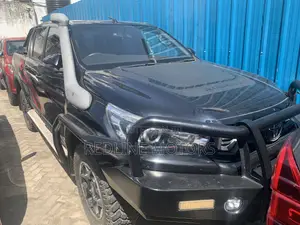 Toyota Hilux Rugged X 4x4 2018 Black