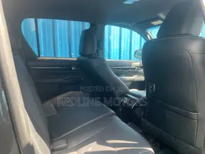 Toyota Hilux Rugged X 4x4 2018 Black