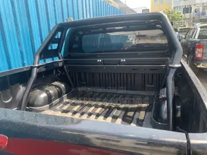 Toyota Hilux Rugged X 4x4 2018 Black