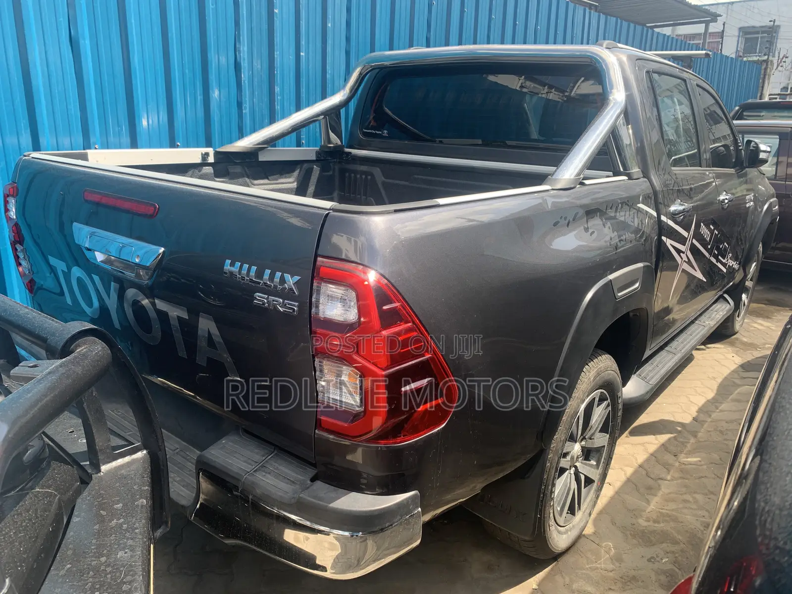Toyota Hilux SR5 4x4 2017 Gray