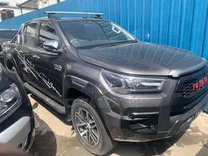 Toyota Hilux SR5 4x4 2017 Gray