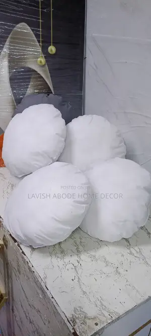 Round Fibre Throw Pillows
