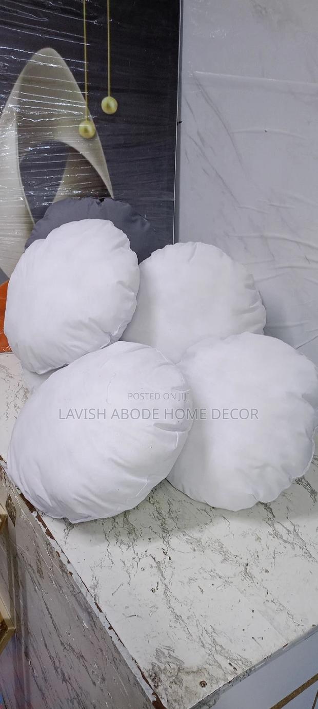 Round Fibre Throw Pillows