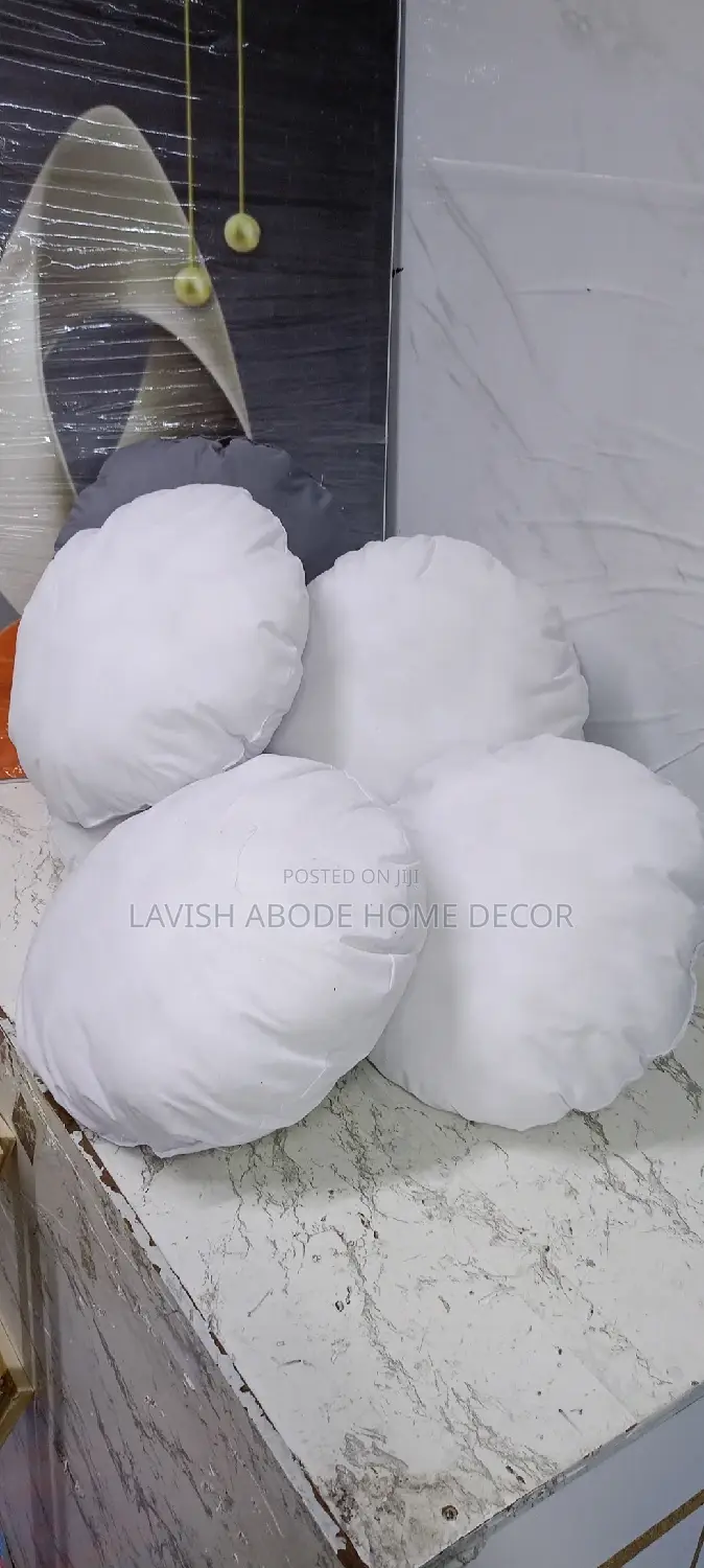 Round Fibre Throw Pillows