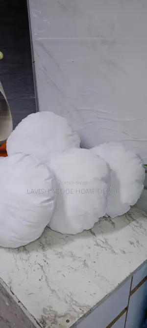 Round Fibre Throw Pillows