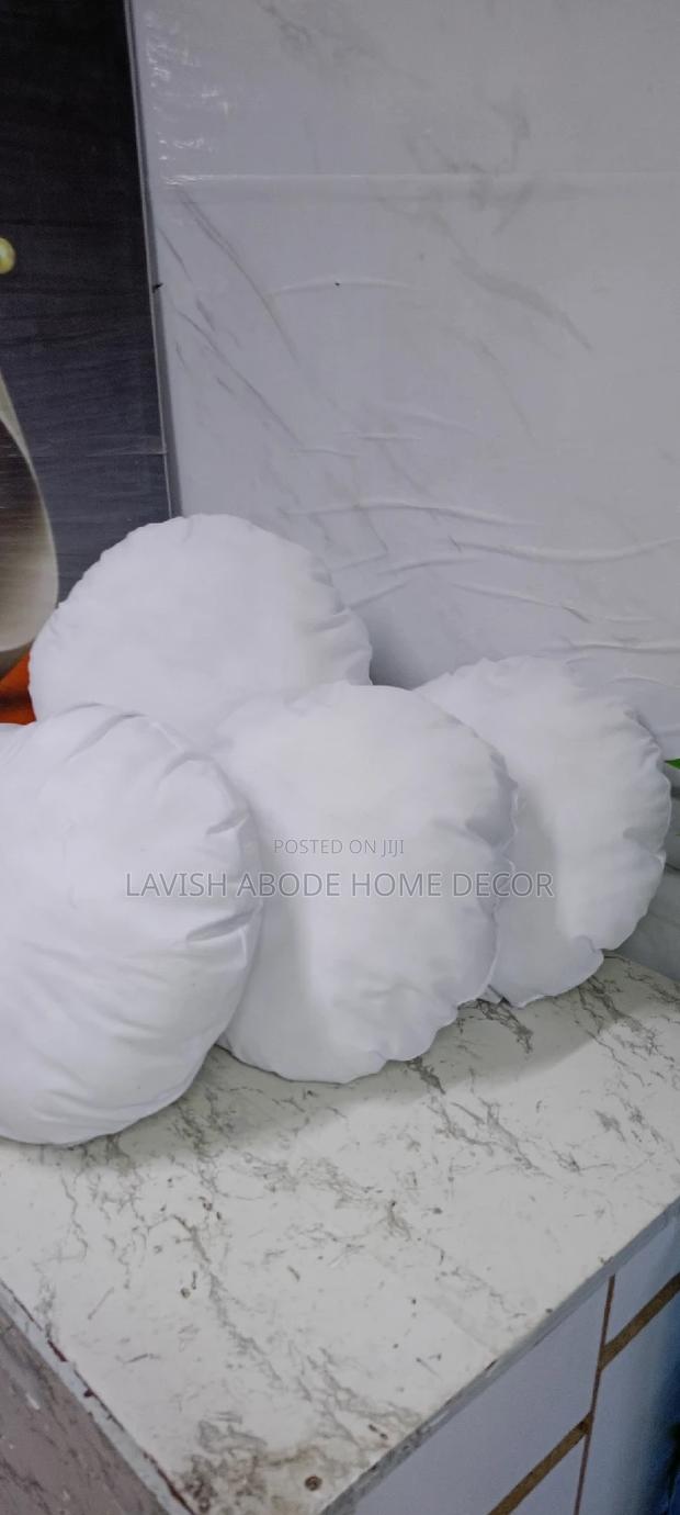 Round Fibre Throw Pillows - thumbnail 2