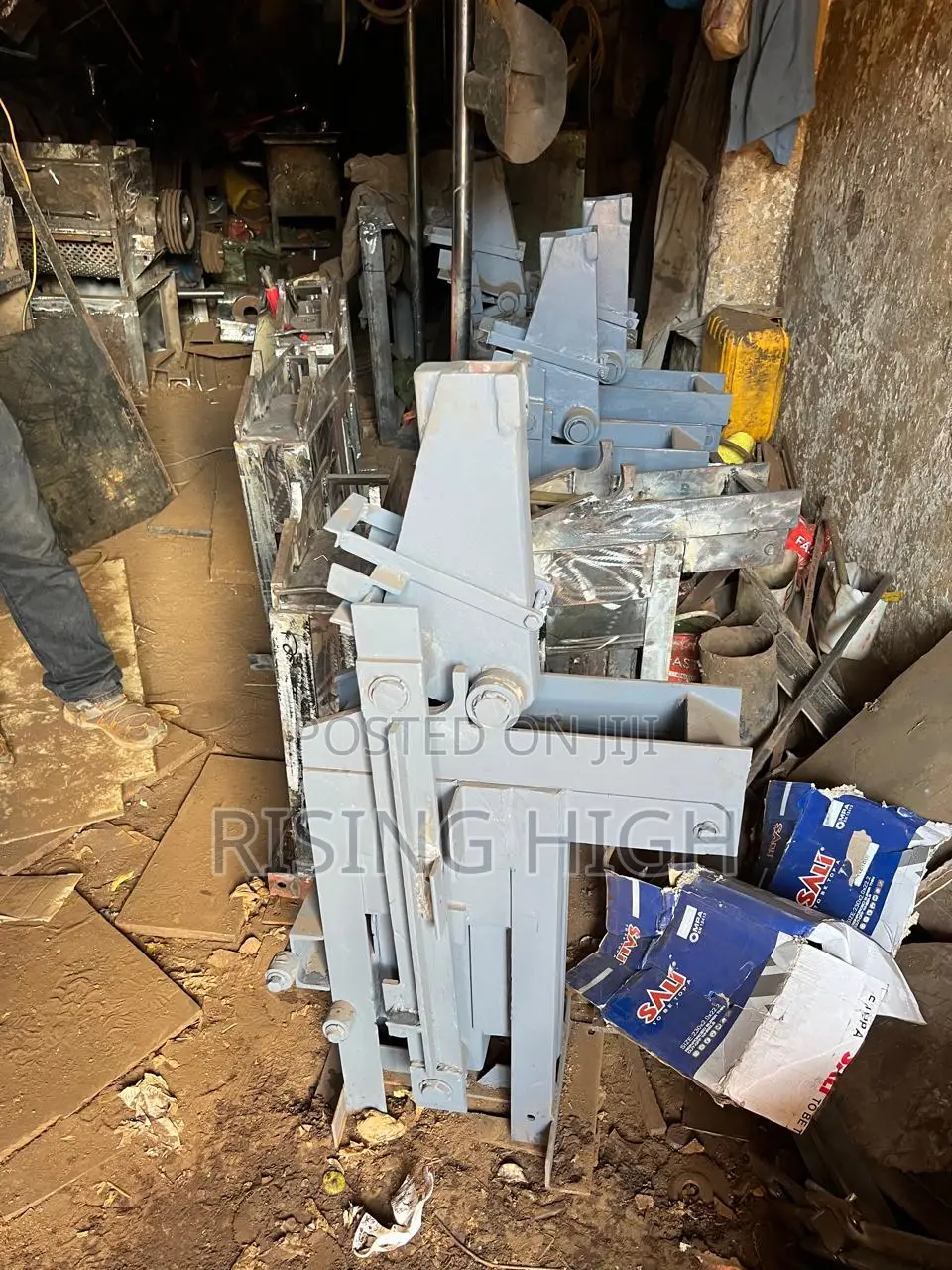 Heavy Duty Brick Interlocking Machine.