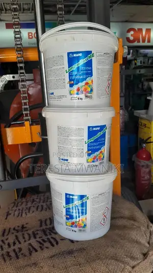 Mapei Lamposilex/ Water Plug. *