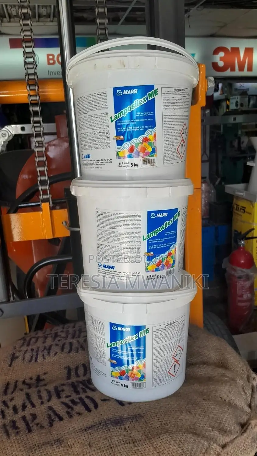 Mapei Lamposilex/ Water Plug. *