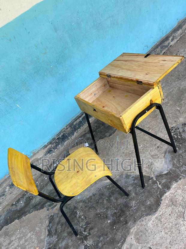 Unique Top Durable High School Lockers and Chairs.