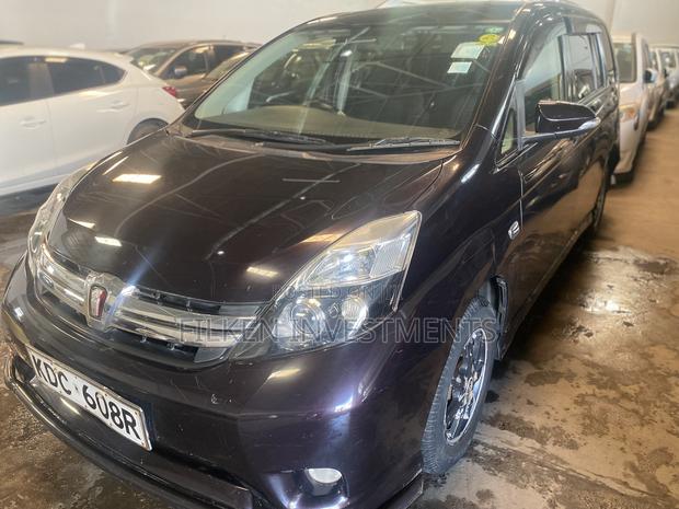 Toyota ISIS 2015 Black
