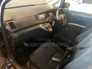 Toyota ISIS 2015 Black