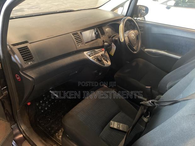 Toyota ISIS 2015 Black - thumbnail 5