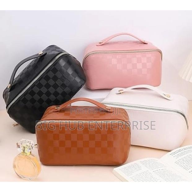 *Portable Travel Make Up / Cosmetic Bag