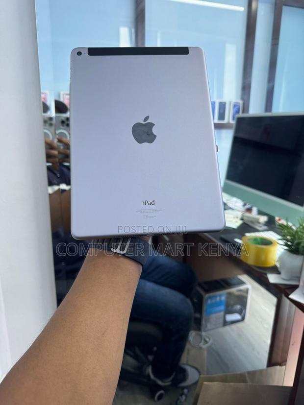 Apple iPad Air 2 128 GB Silver - main view