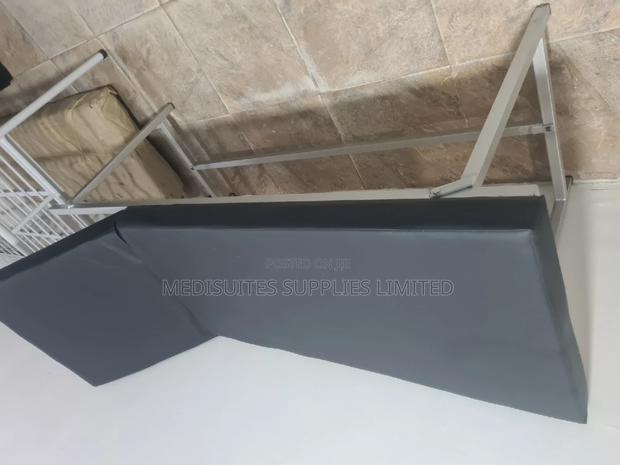 Examination Couch*. - thumbnail 2