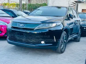 Toyota Harrier 2.0 2017 Black